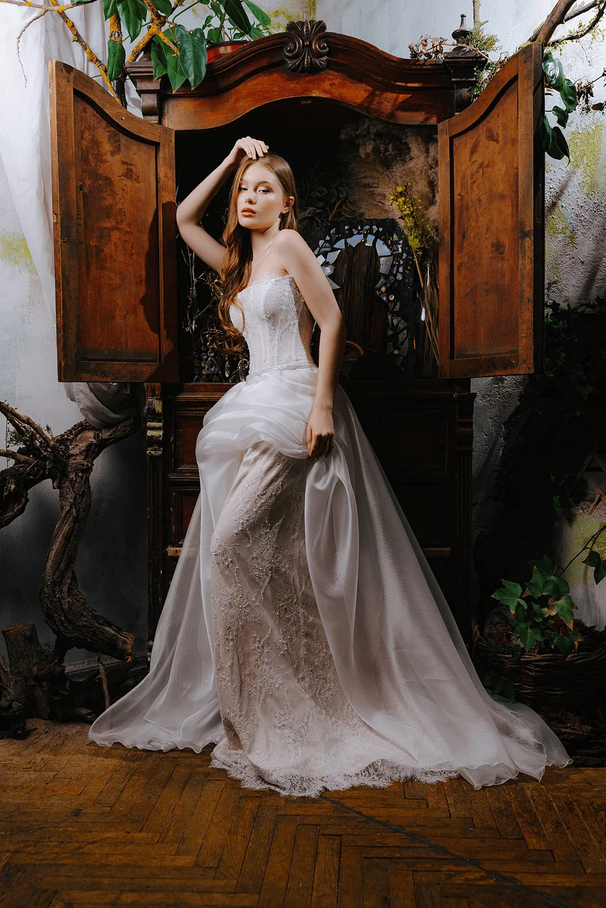 LARA BRIDAL